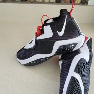 Nike Lebron Soldier 14 Kid Shoes - Size 13